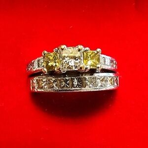 Stunning Platinum Diamond Ring Set - VVS2 & Yellow Diamonds